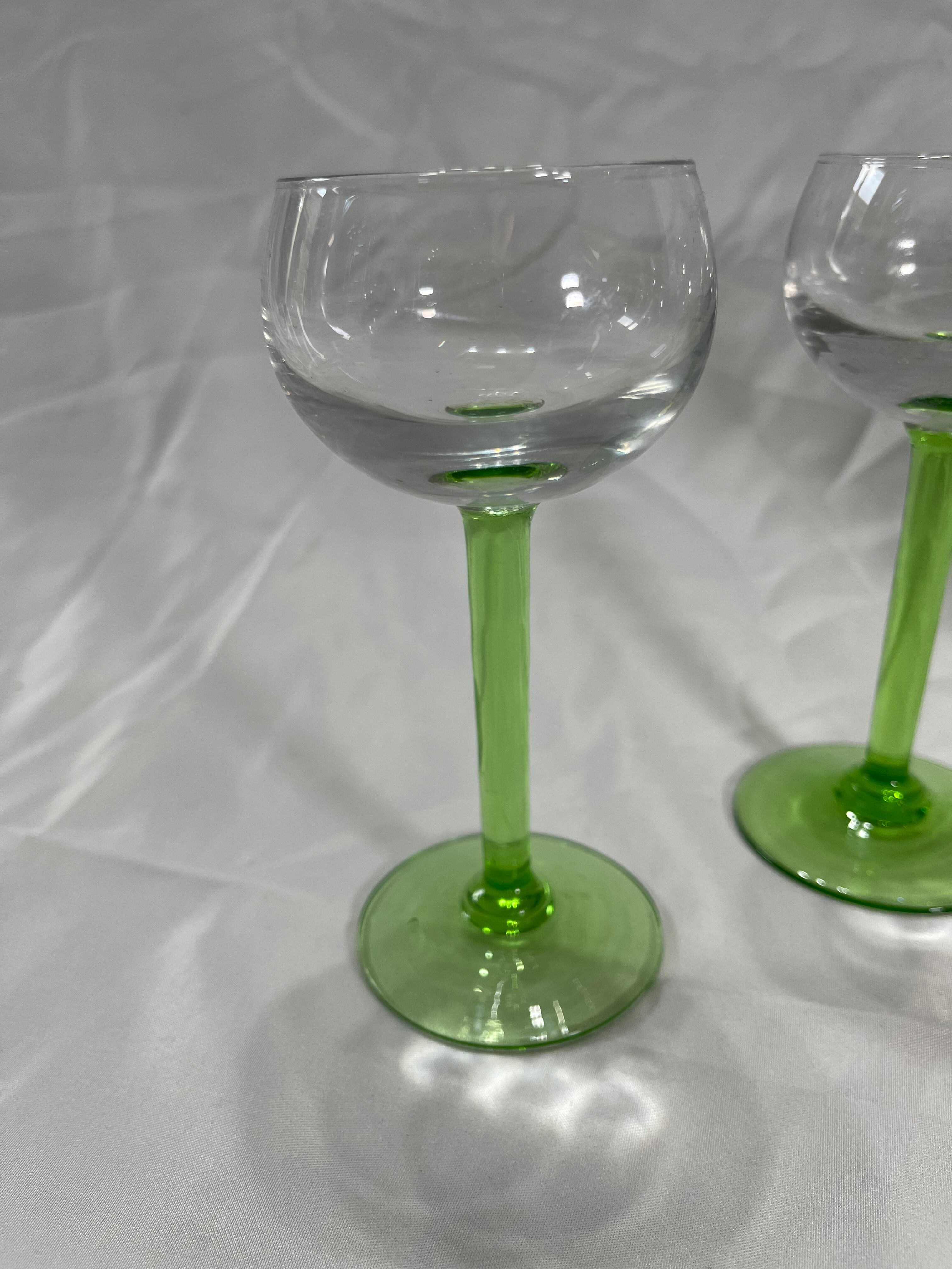 Ouraline: 4 wine glasses
