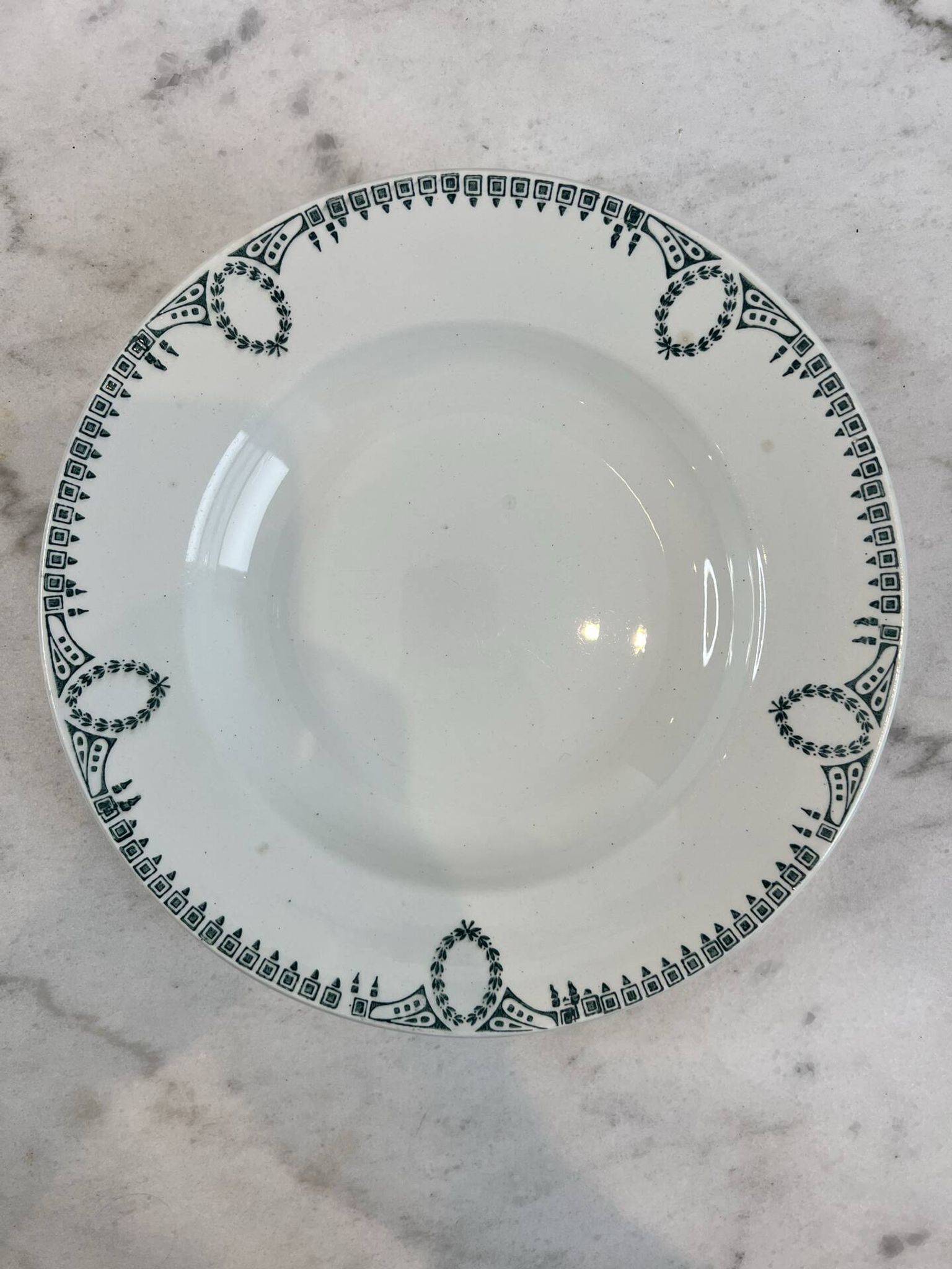 Set of 7 deep plates in earthenware, decorated with a green frieze.