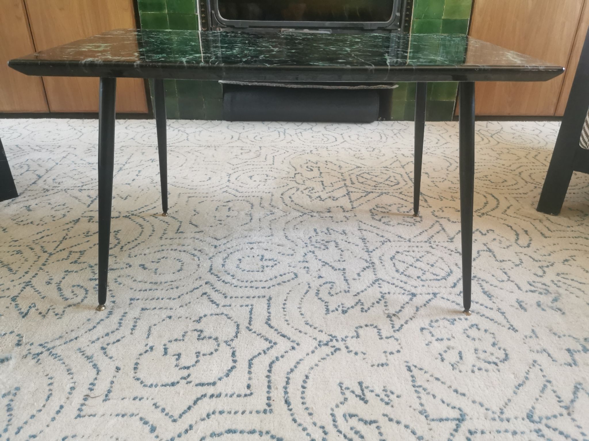 Vintage resin coffee table with a marble effect.