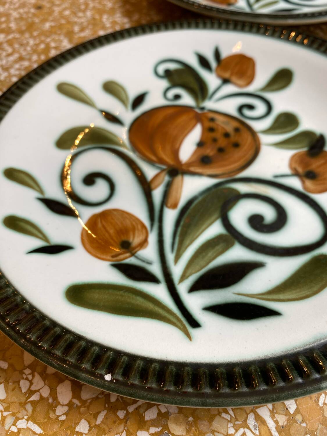 Set of 4 Argenteuil Boch Frères dinner plates