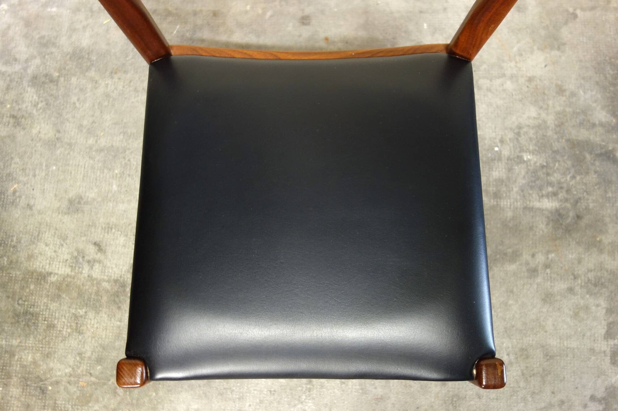 4 chaises scandinaves années 60