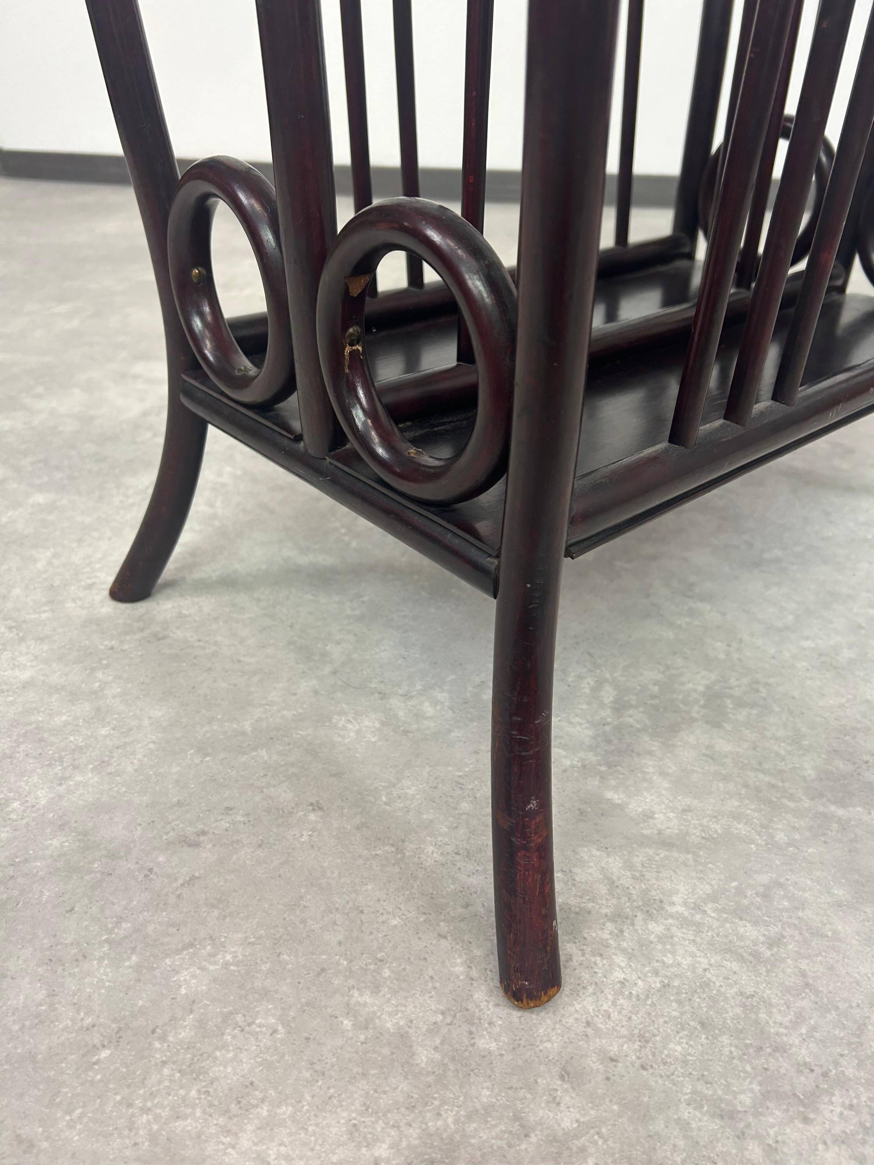 Porte-revues n°33 par Thonet