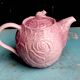 Théière en barbotine rose