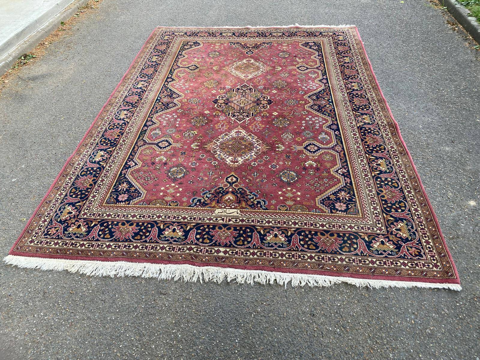 Persian rug in burgundy knotted wool 200x300