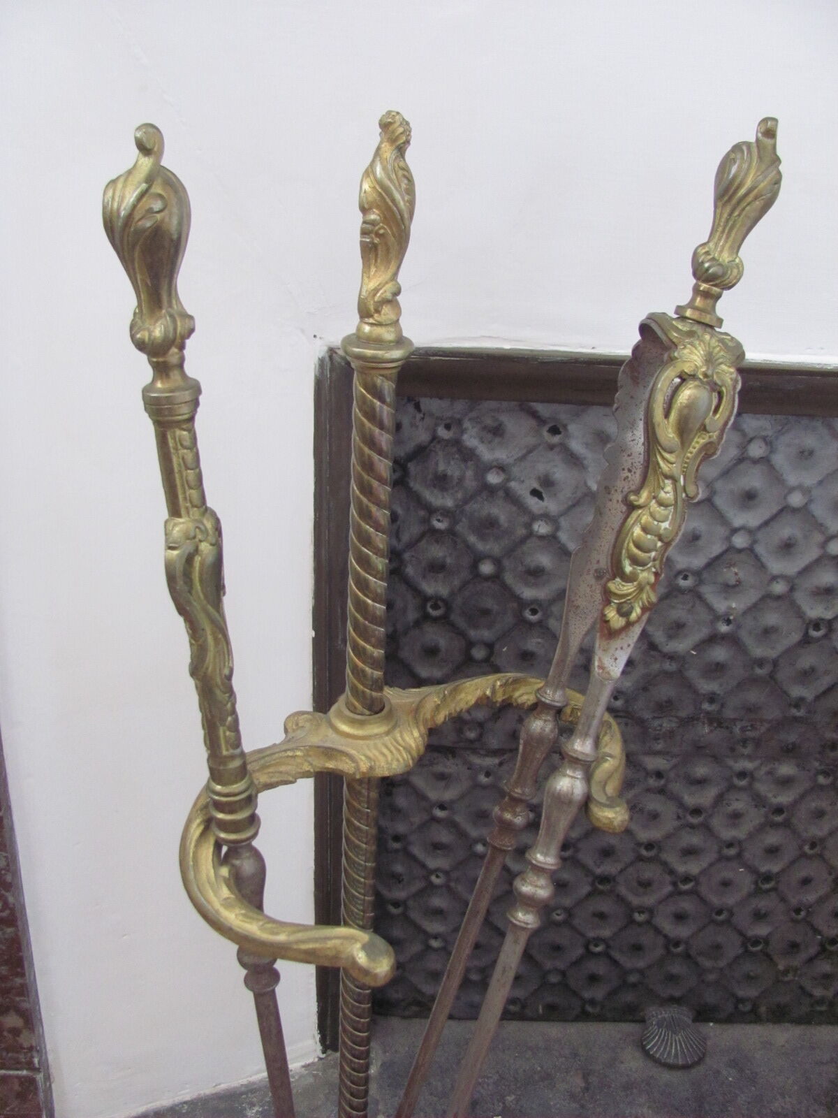 Brass chimney servant