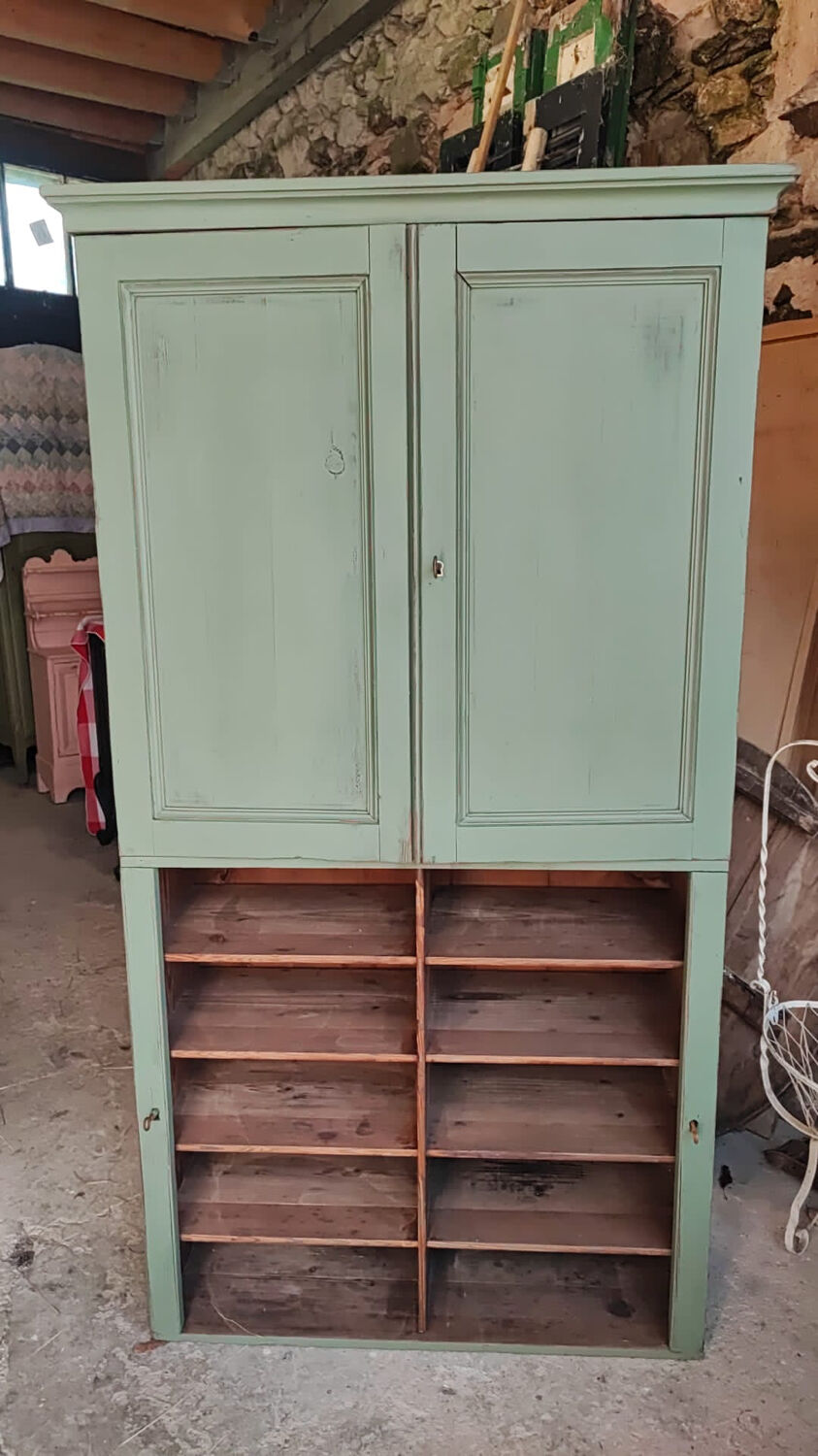 Cardboard maker, trade furniture with lockers