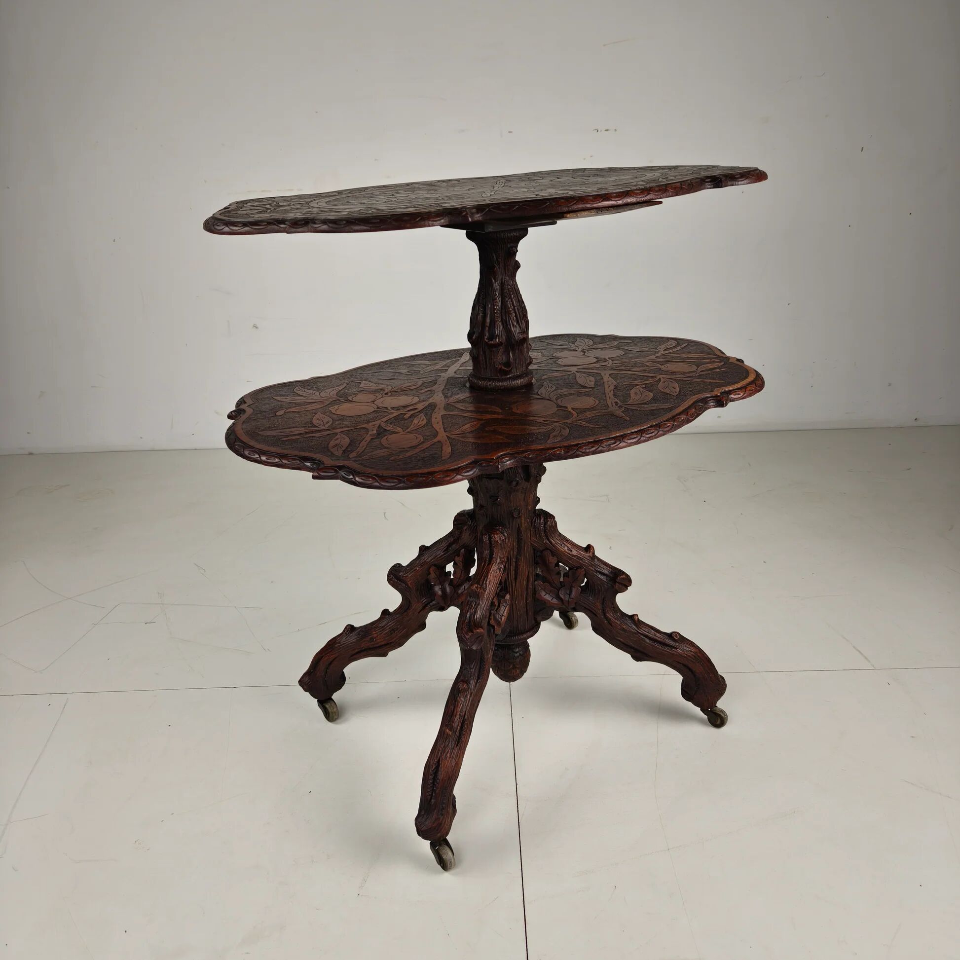 Black Forest étagère by Horrix – Late 19th century