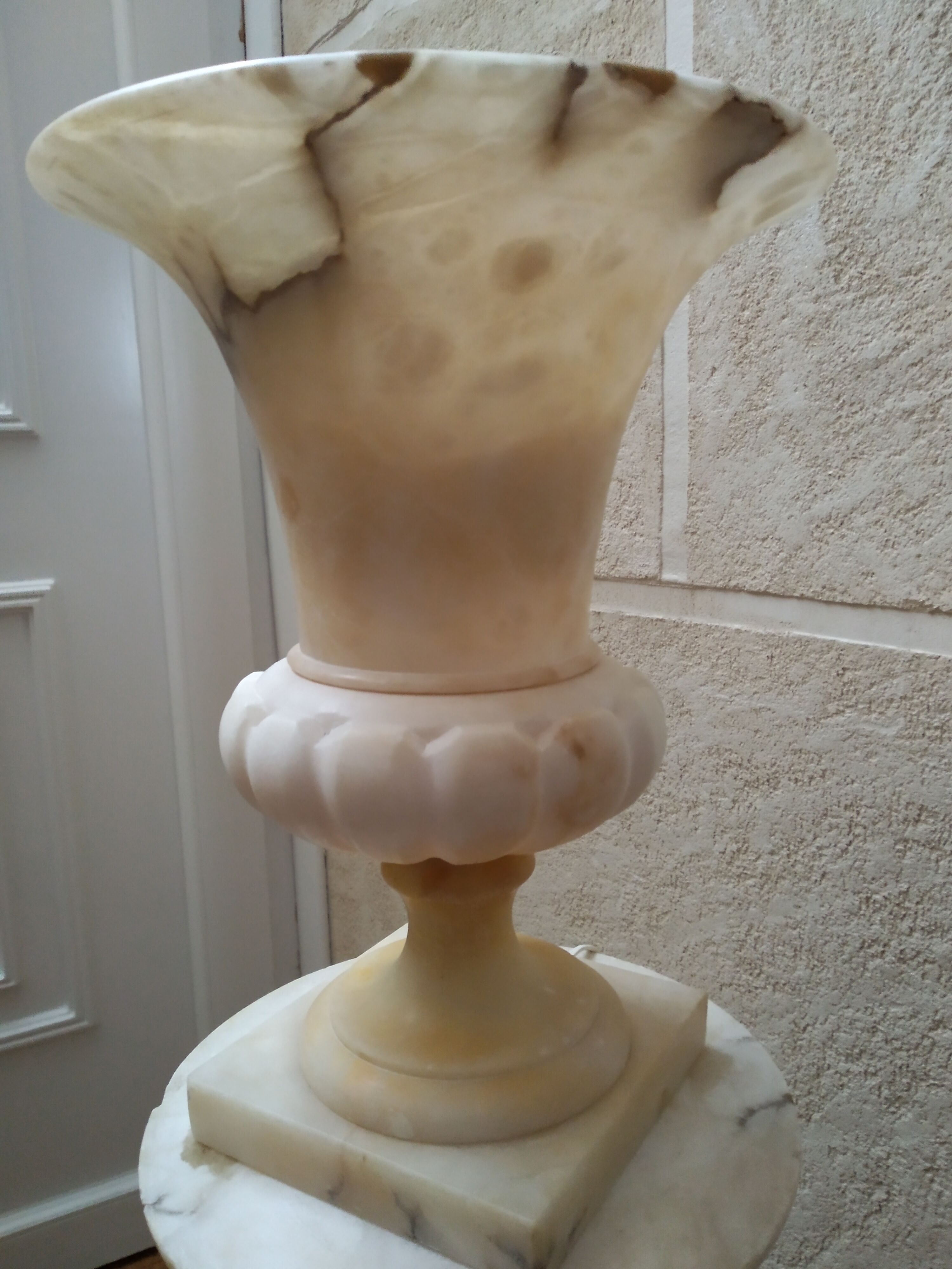 Alabaster column lamp
