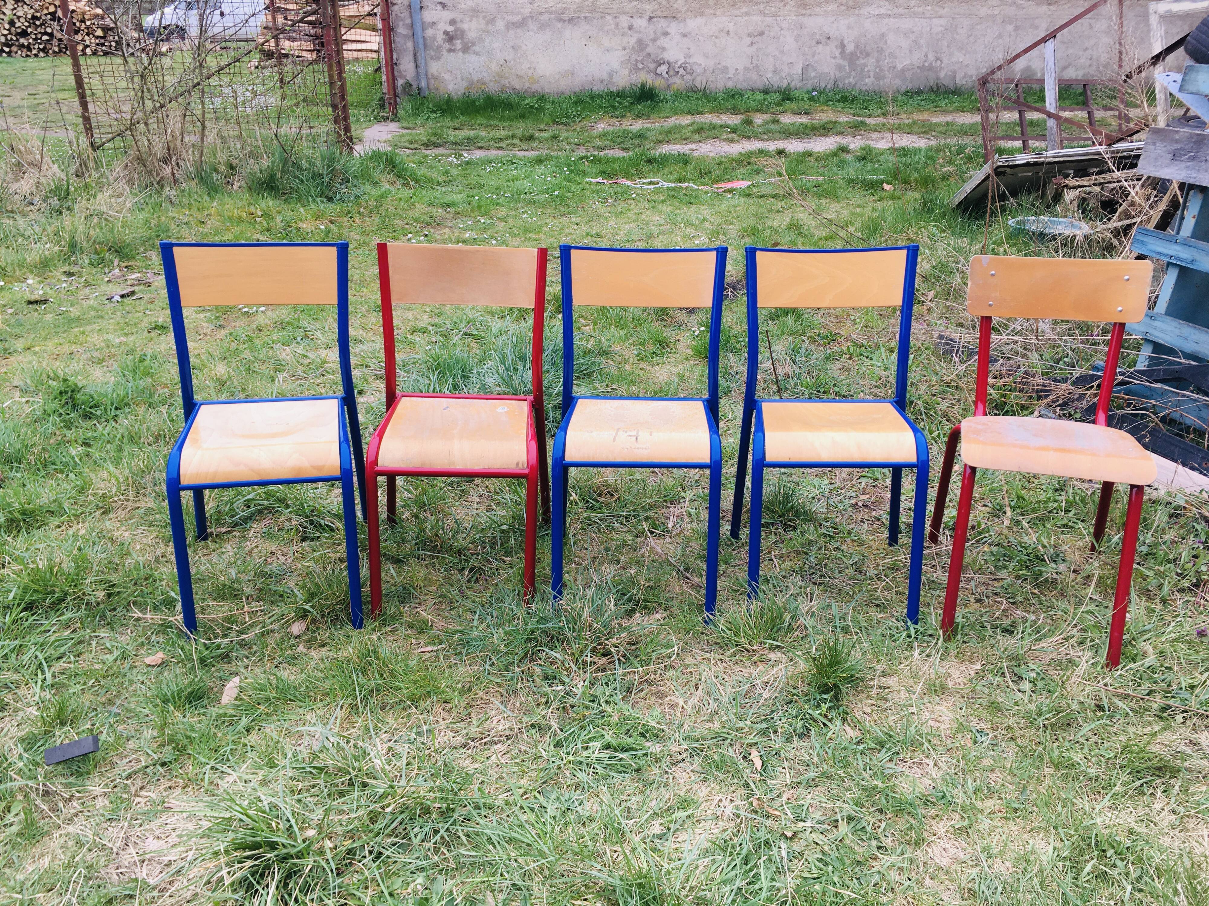 Set of 5 school chairs years '70 in red and blue
