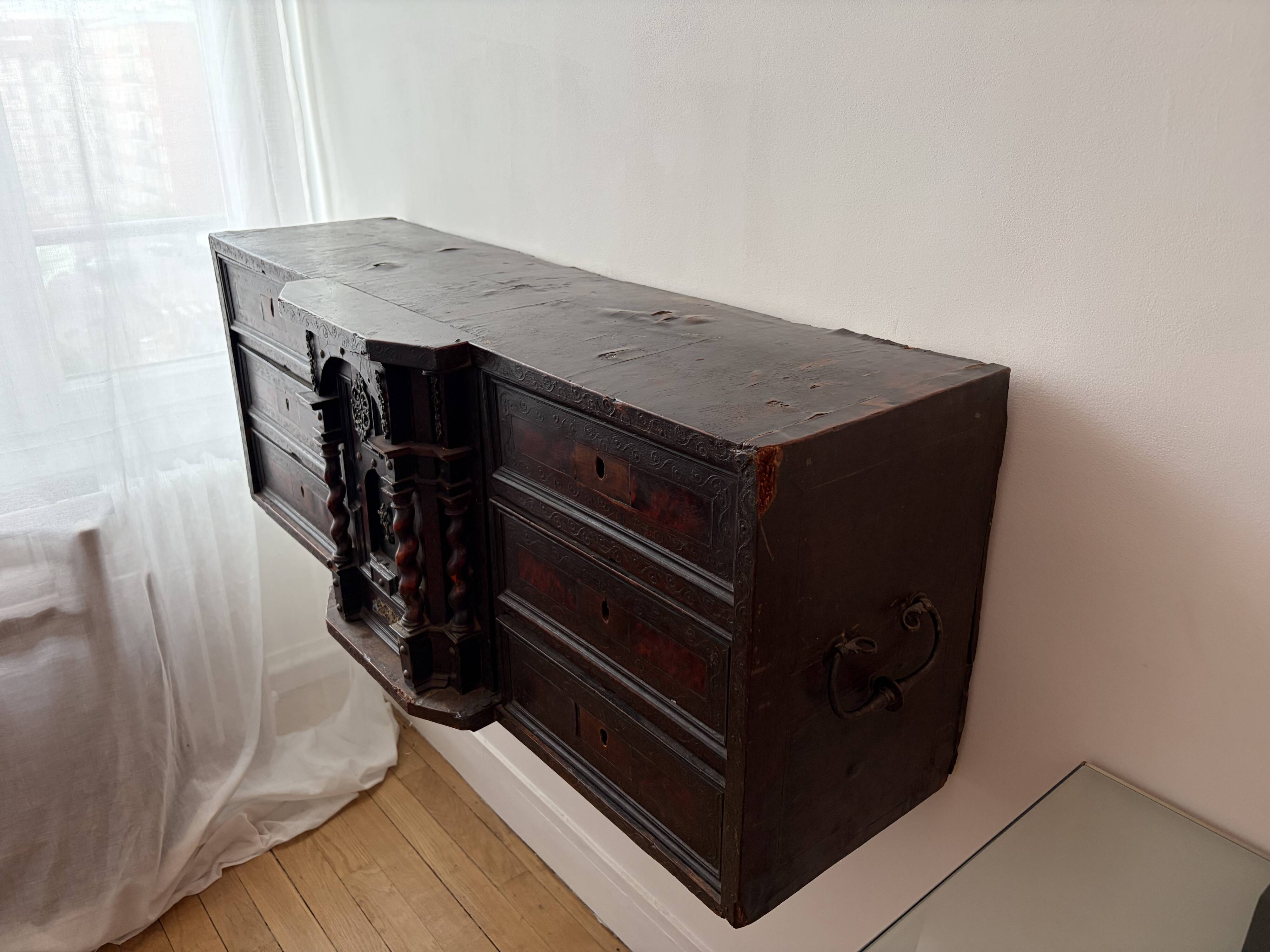 Portuguese chest type counter