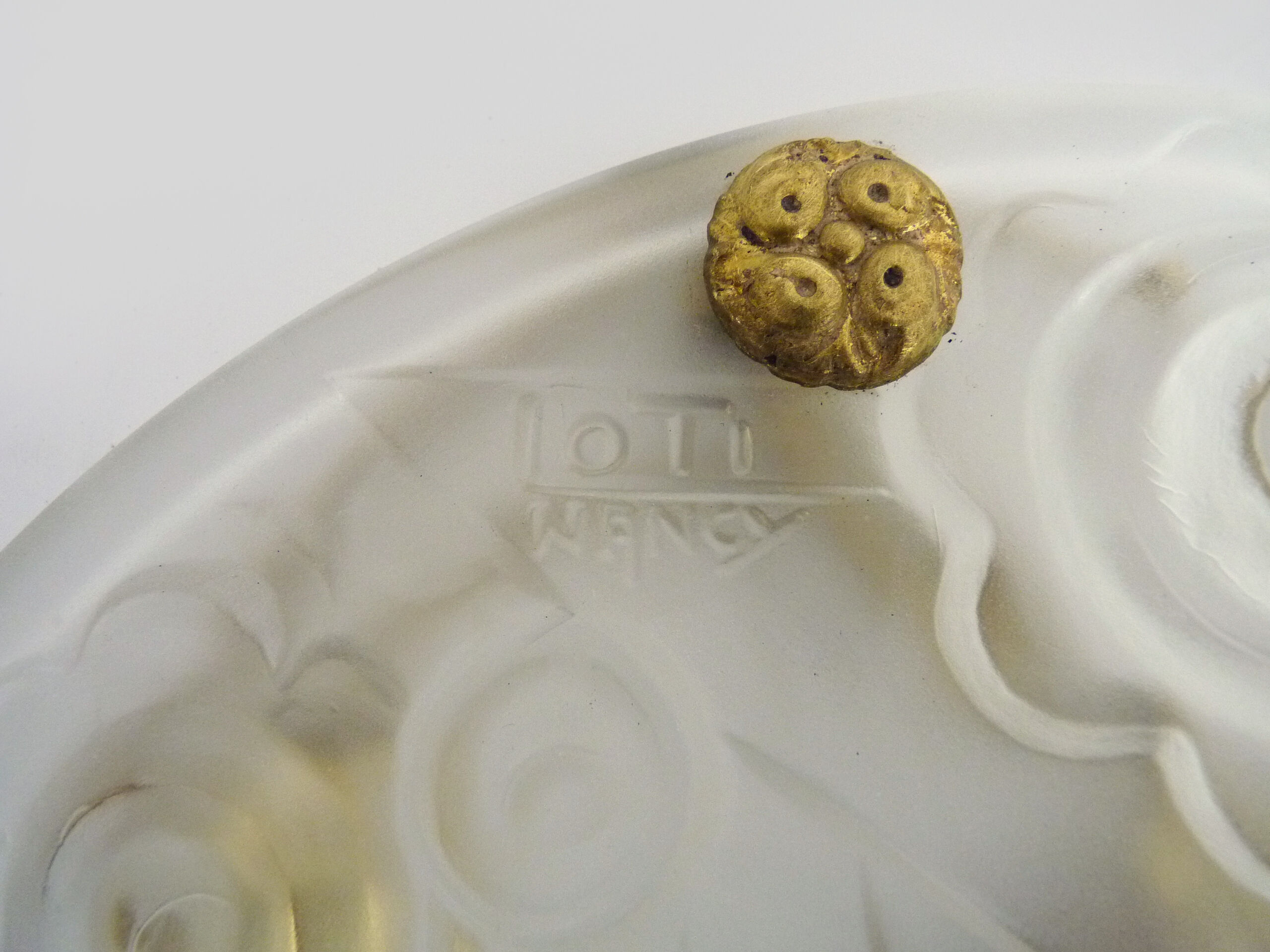 Art Deco washbasin suspension Loti Nancy, Delatte, glass paste, floral decoration