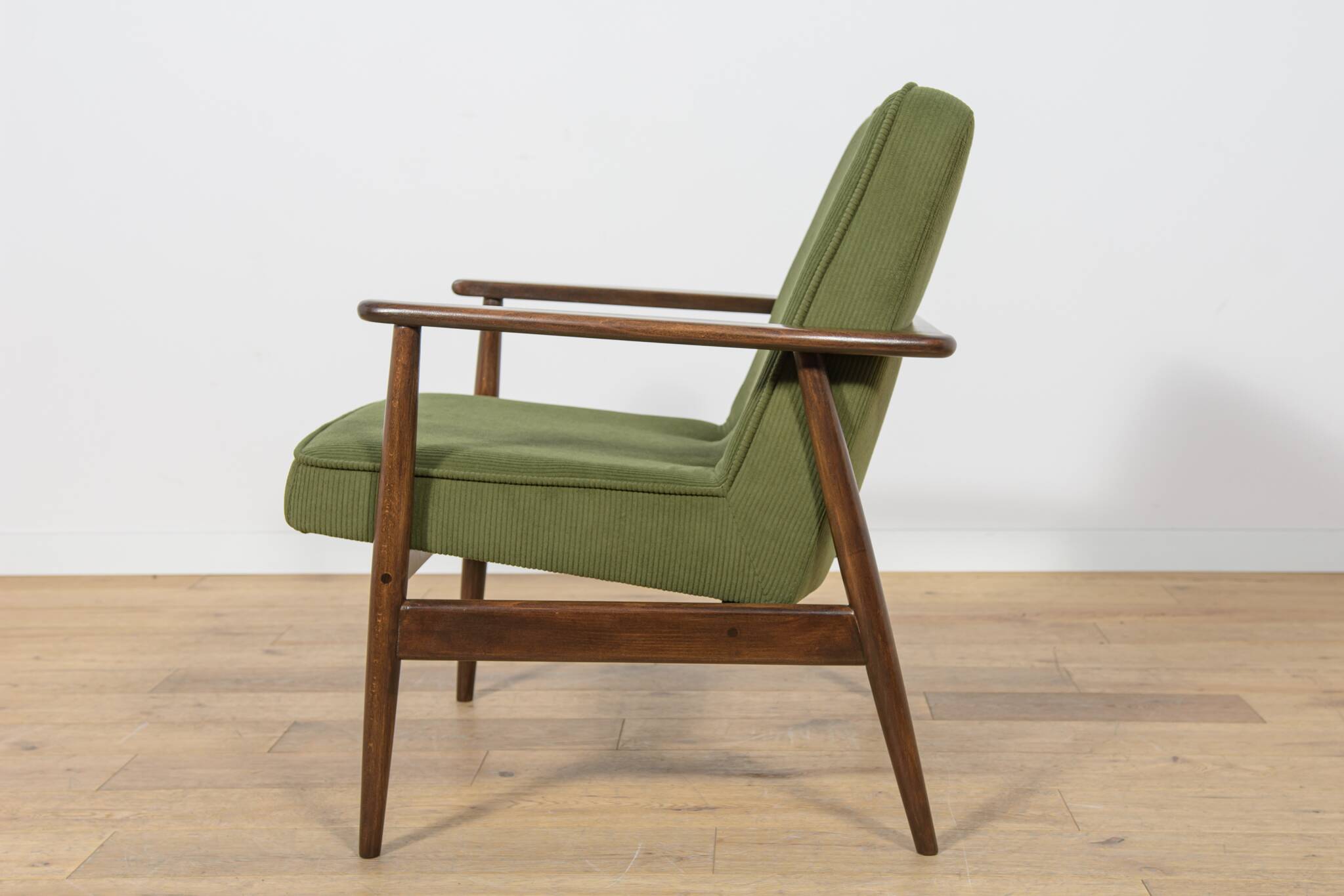 Model 300-192 Armchair by Juliusz Kedziorek for Goscinska Furniture Factory