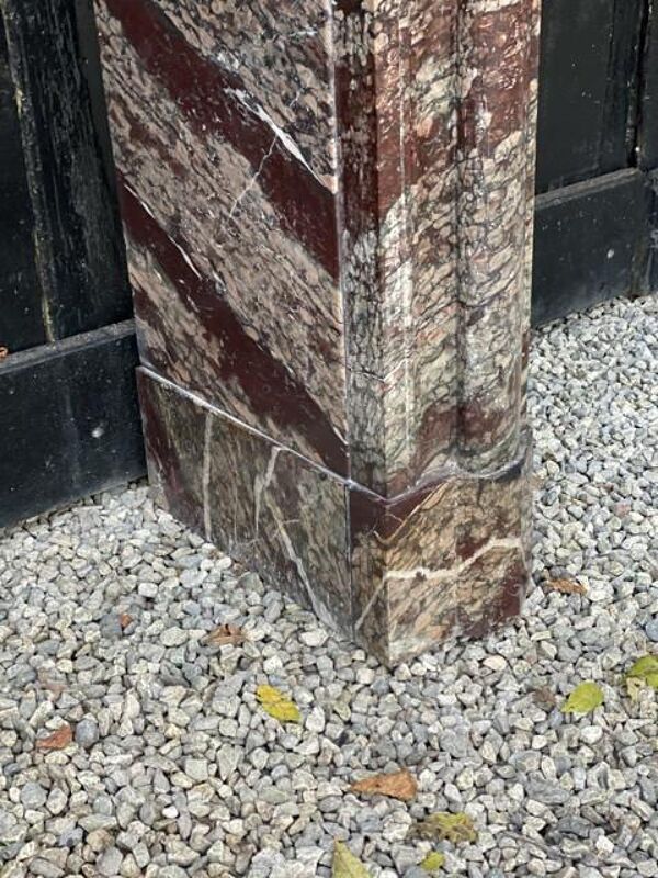 Cheminée de style Louis XIV en marbre Campan Rubané