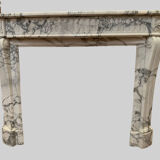 Cheminée de style Louis XVI en marbre blanc veiné de carrare XIXème siècle