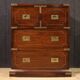 Paire de commodes anglaises du XXe siècle