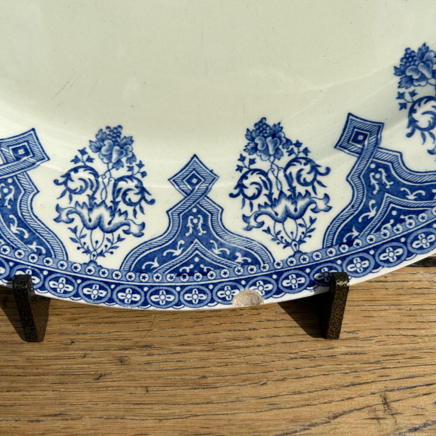 Large round dish Coat of arms Gien