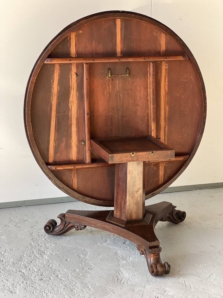 Mahogany dining room set, work in English 19th century