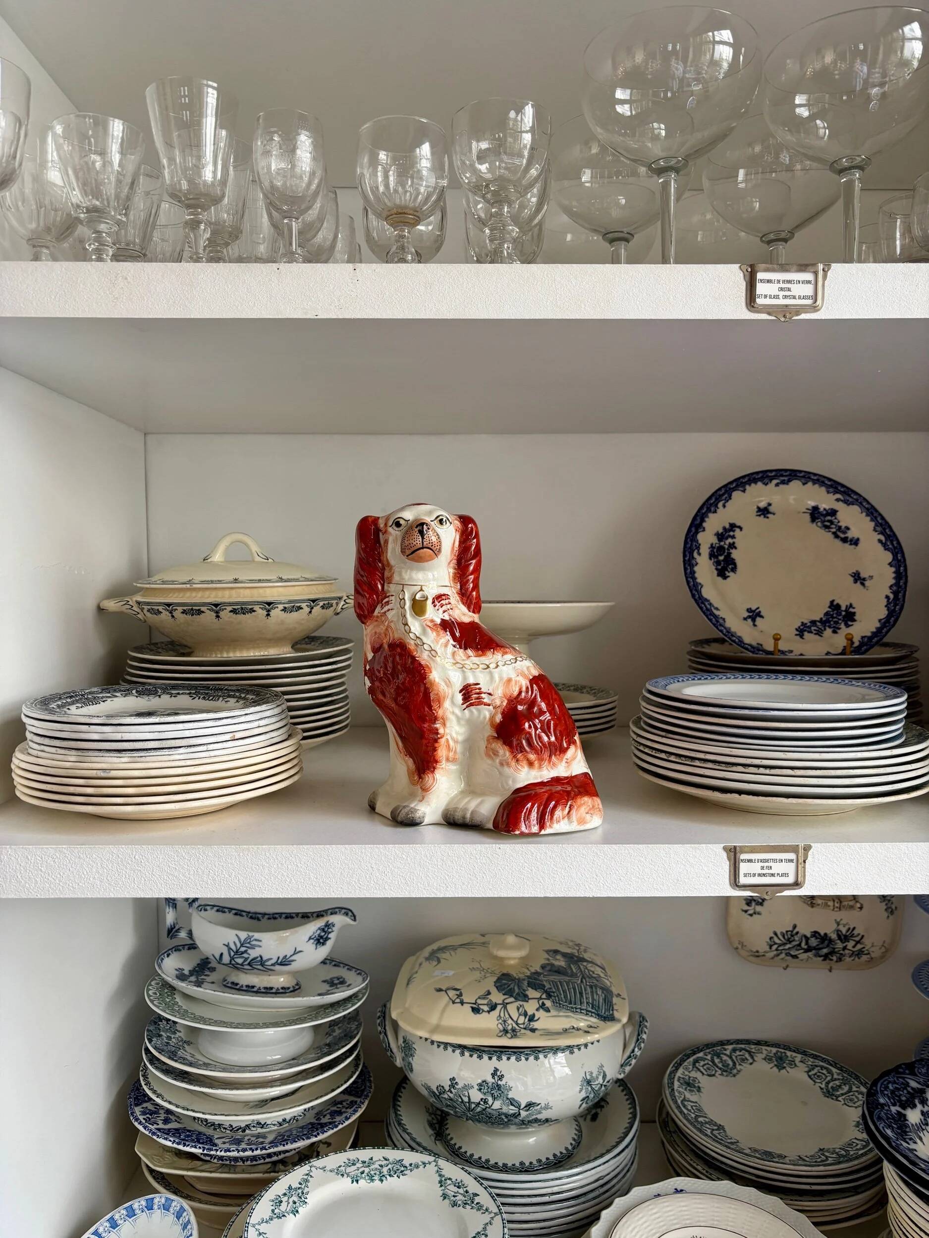 Staffordshire porcelain King Charles Cavalier dog in red, number 1, 19th century.