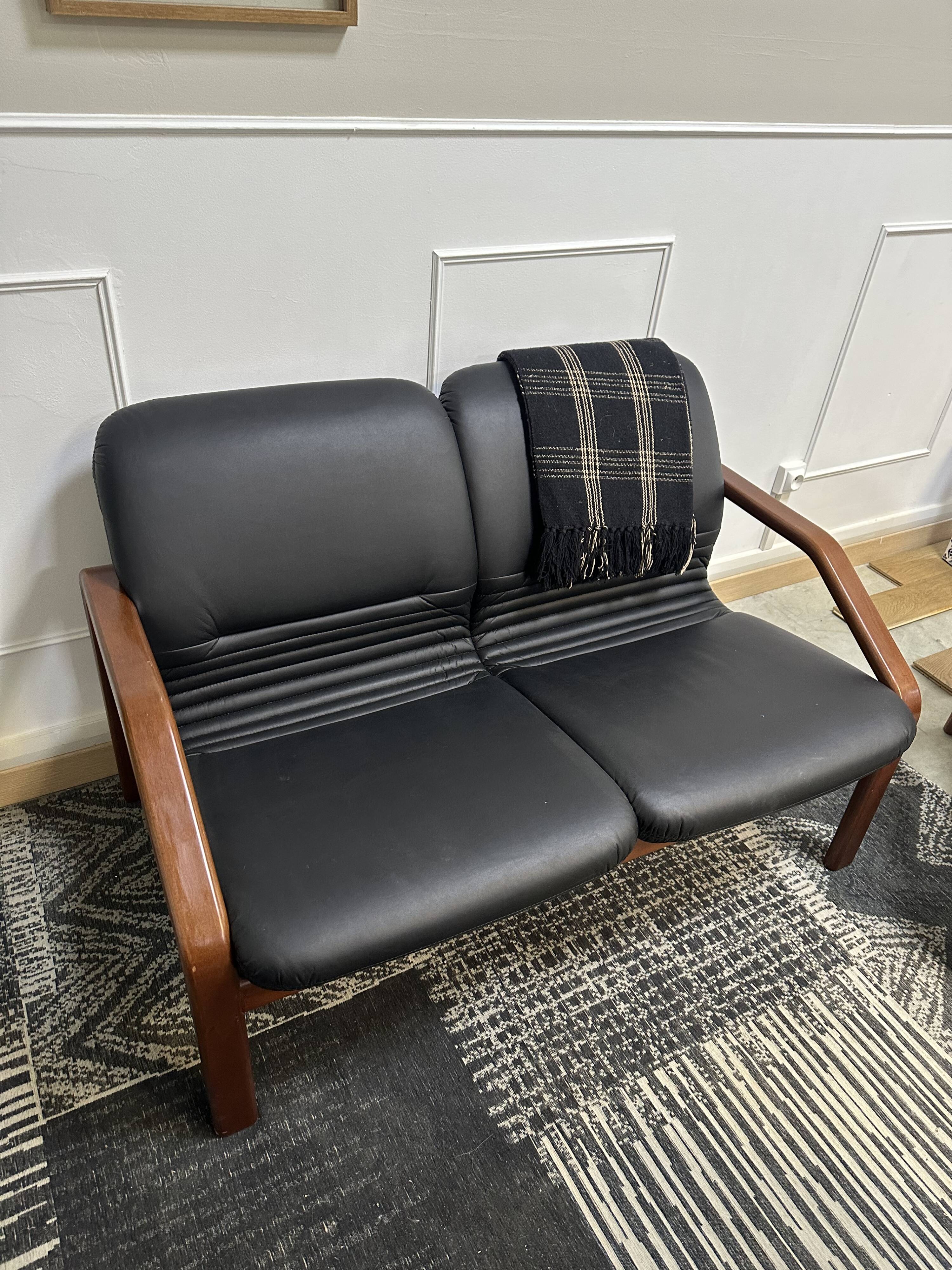 Design living room in black leather