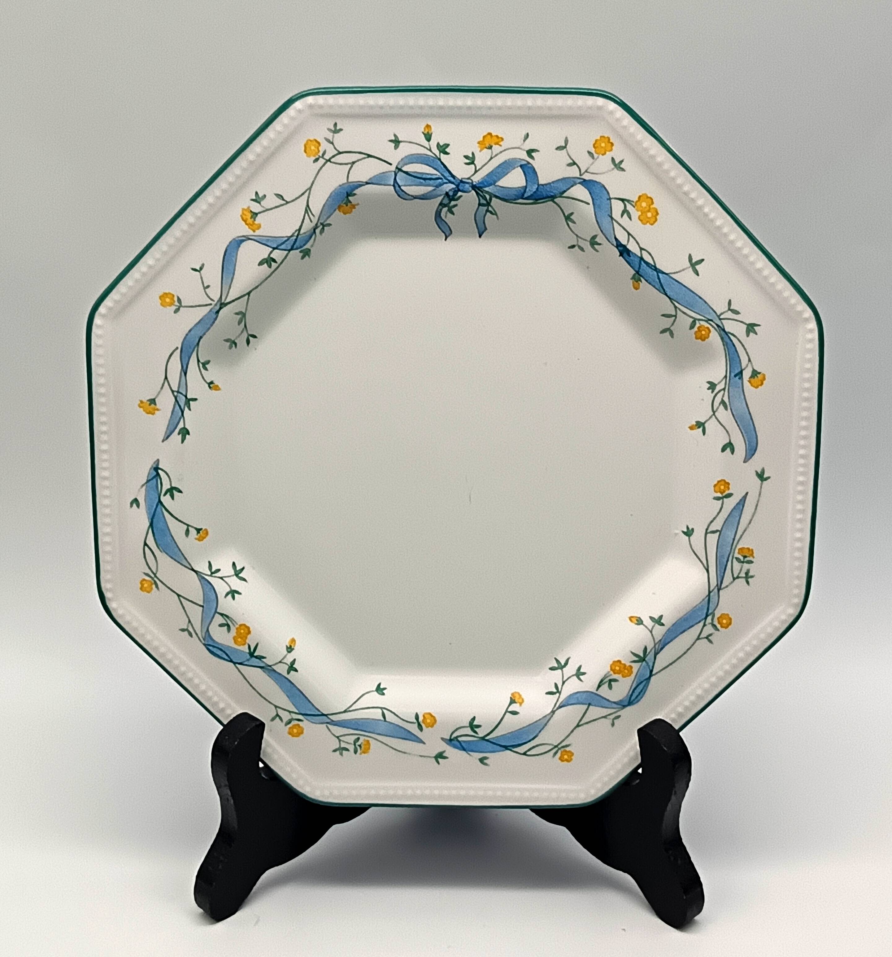 6 Johnson brothers England dessert plates