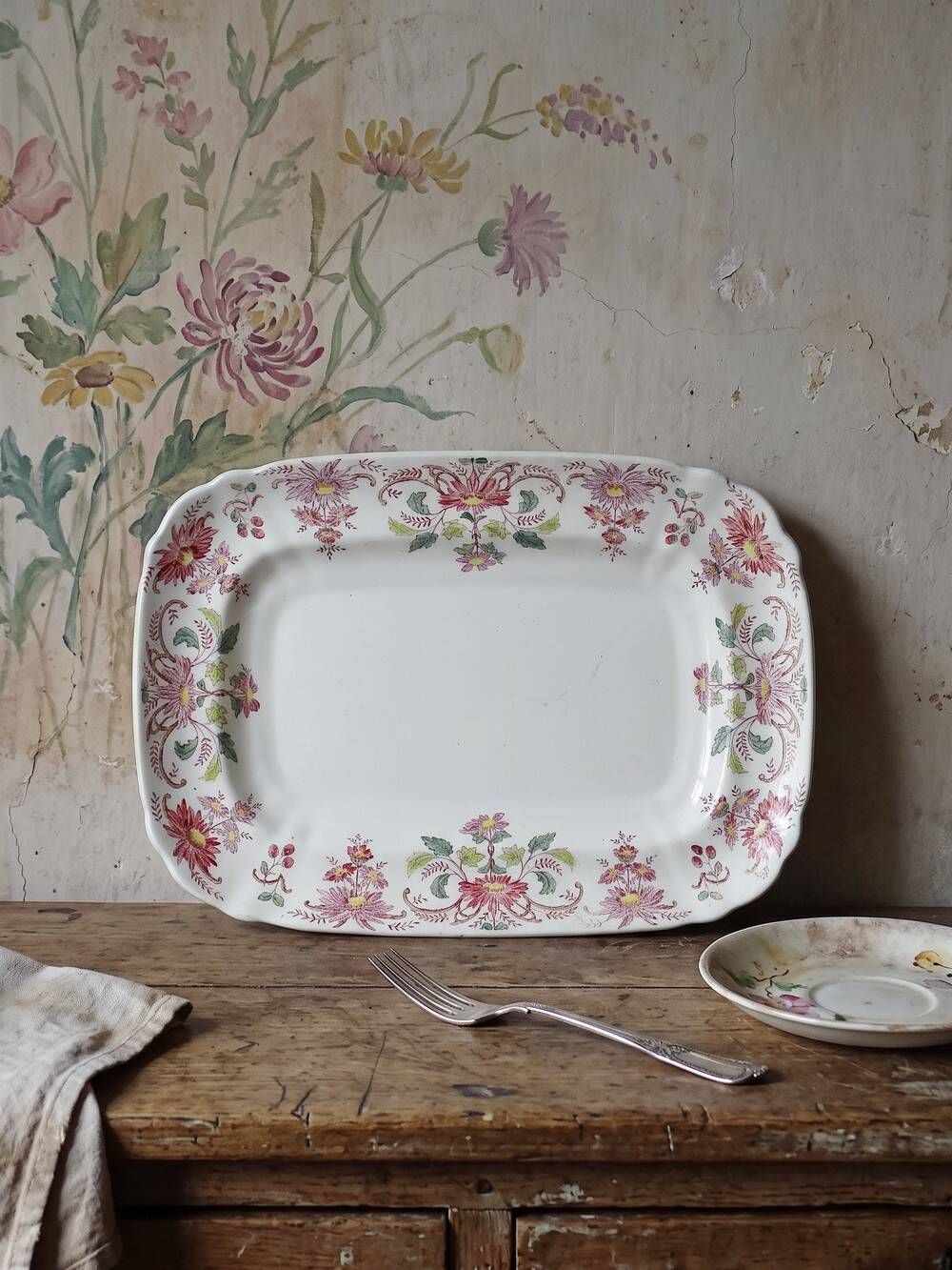 Antique Longchamp serving platter with polychrome daisies in ironstone.