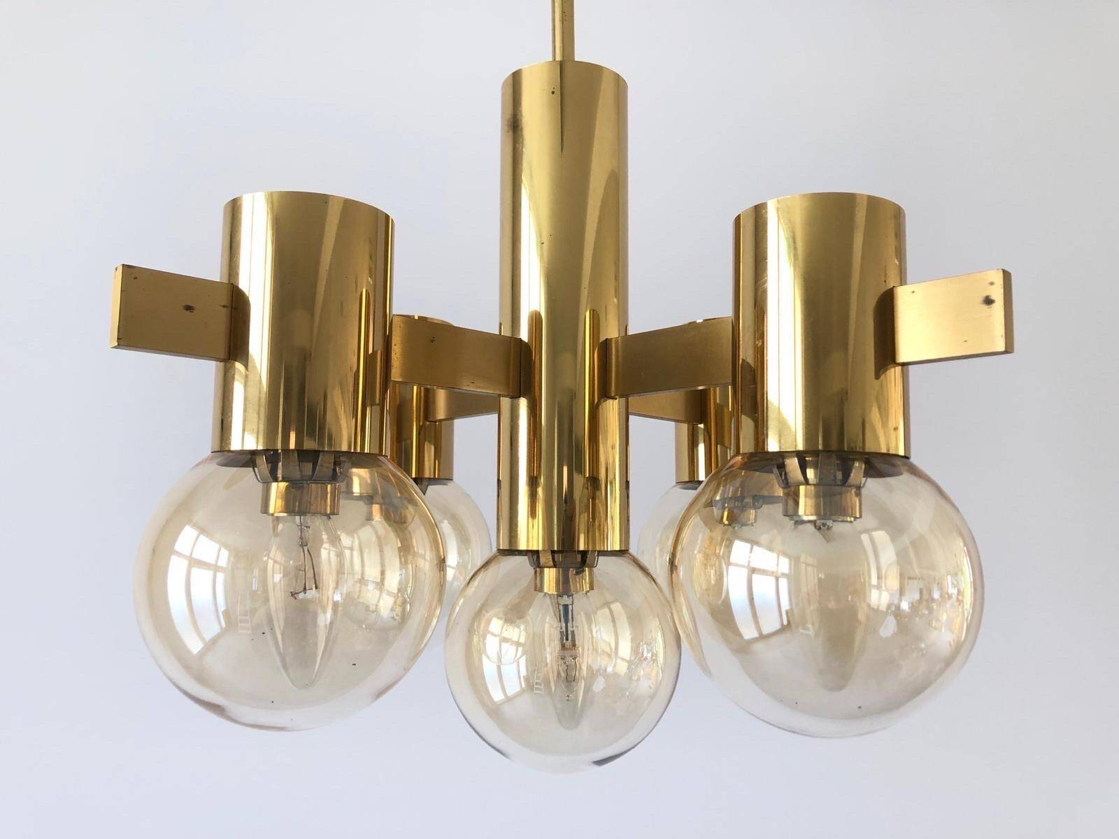 Lustre en laiton et verre fumé attr. H. Agnes Jacobsson, années 1960, Suède