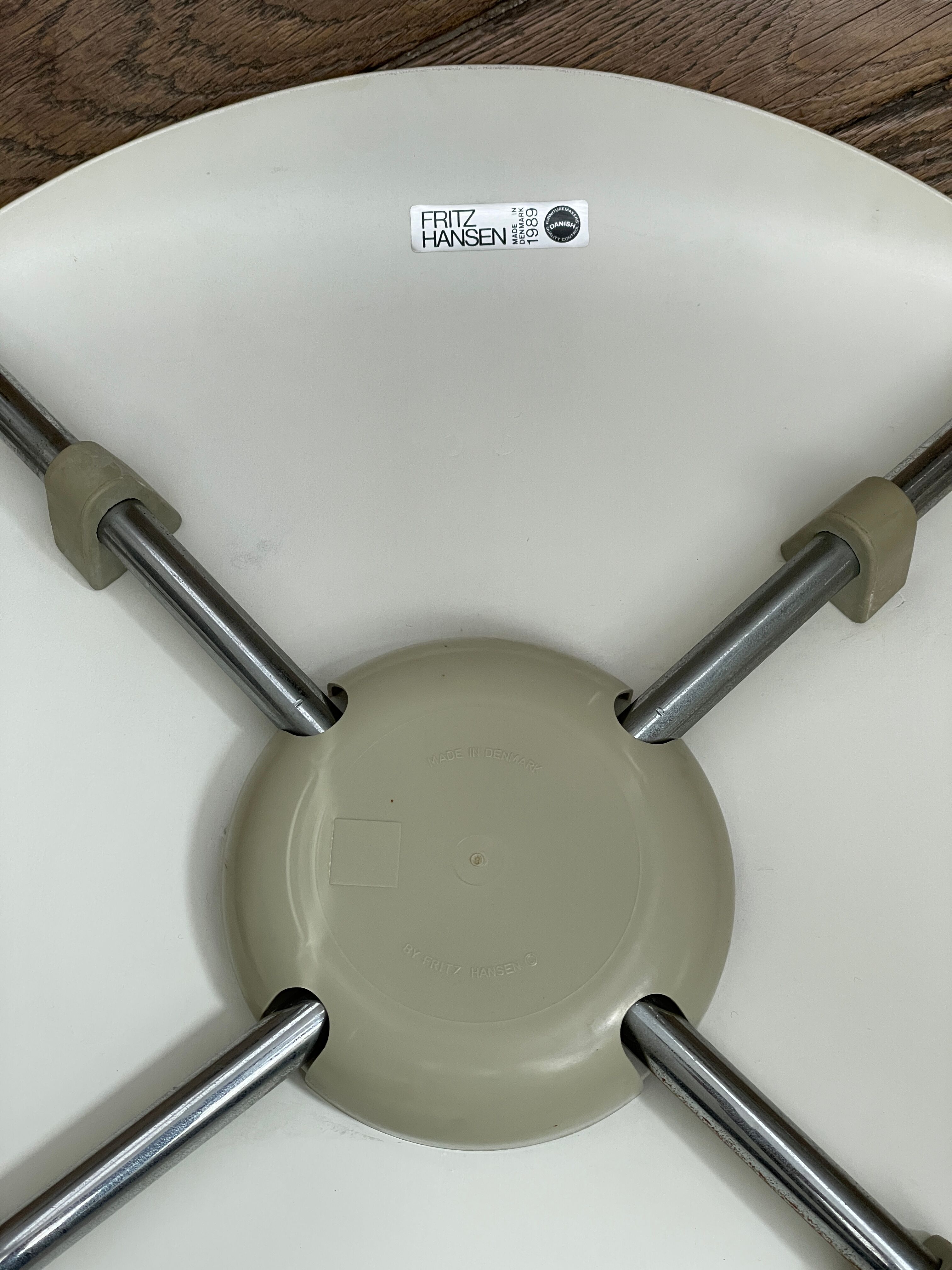 White Jacobsen chairs year 1989