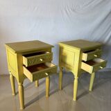 Paire de chevets vintage en bois sculpté – Finition jaune solei