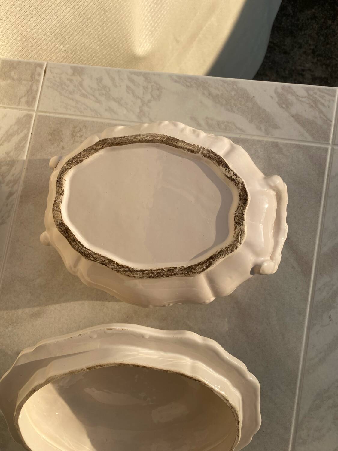 Antique soup tureen in faience, Pont-aux-Choux style.