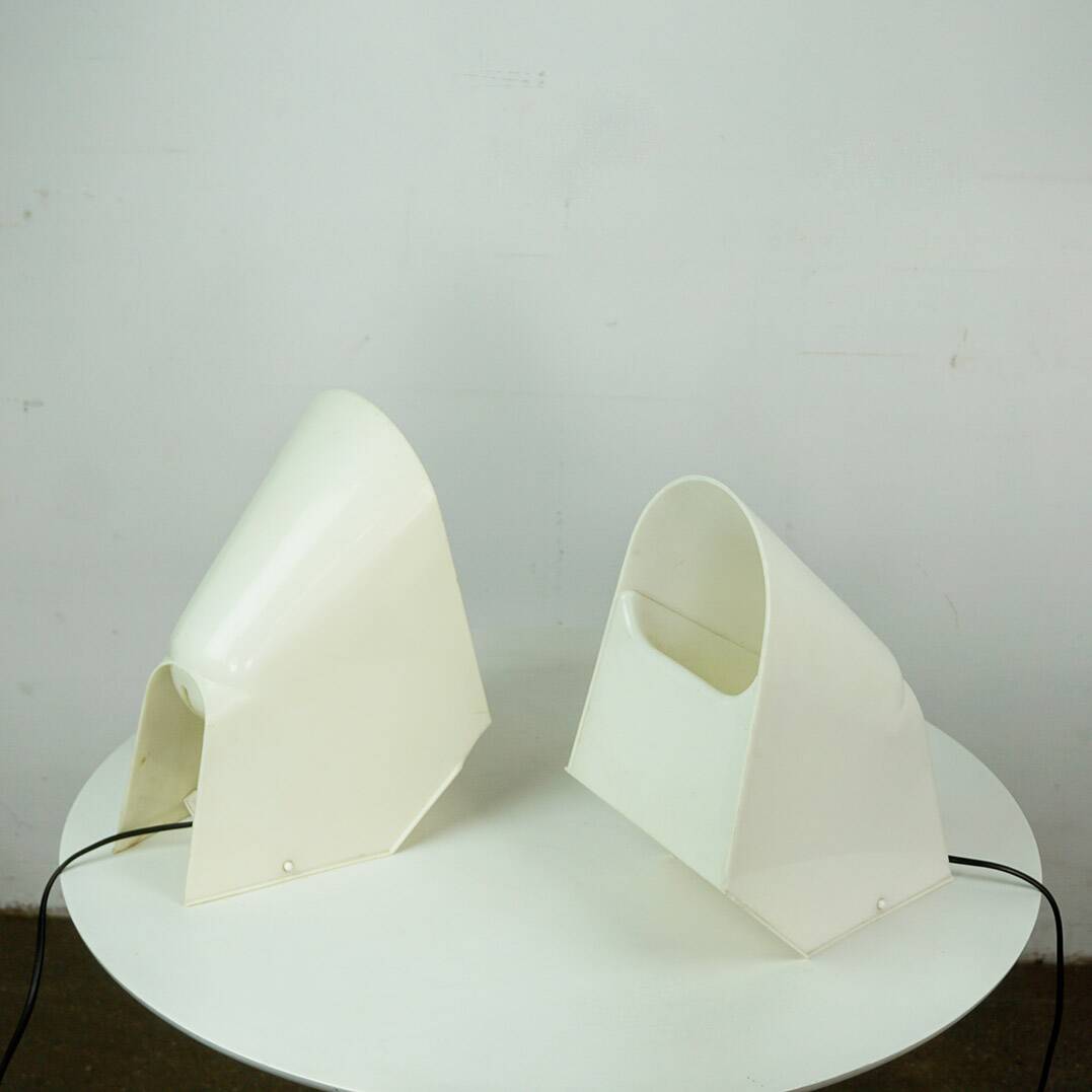 A pair of white plastic table lamps by Cini Boeri for Stilnovo, Italy.