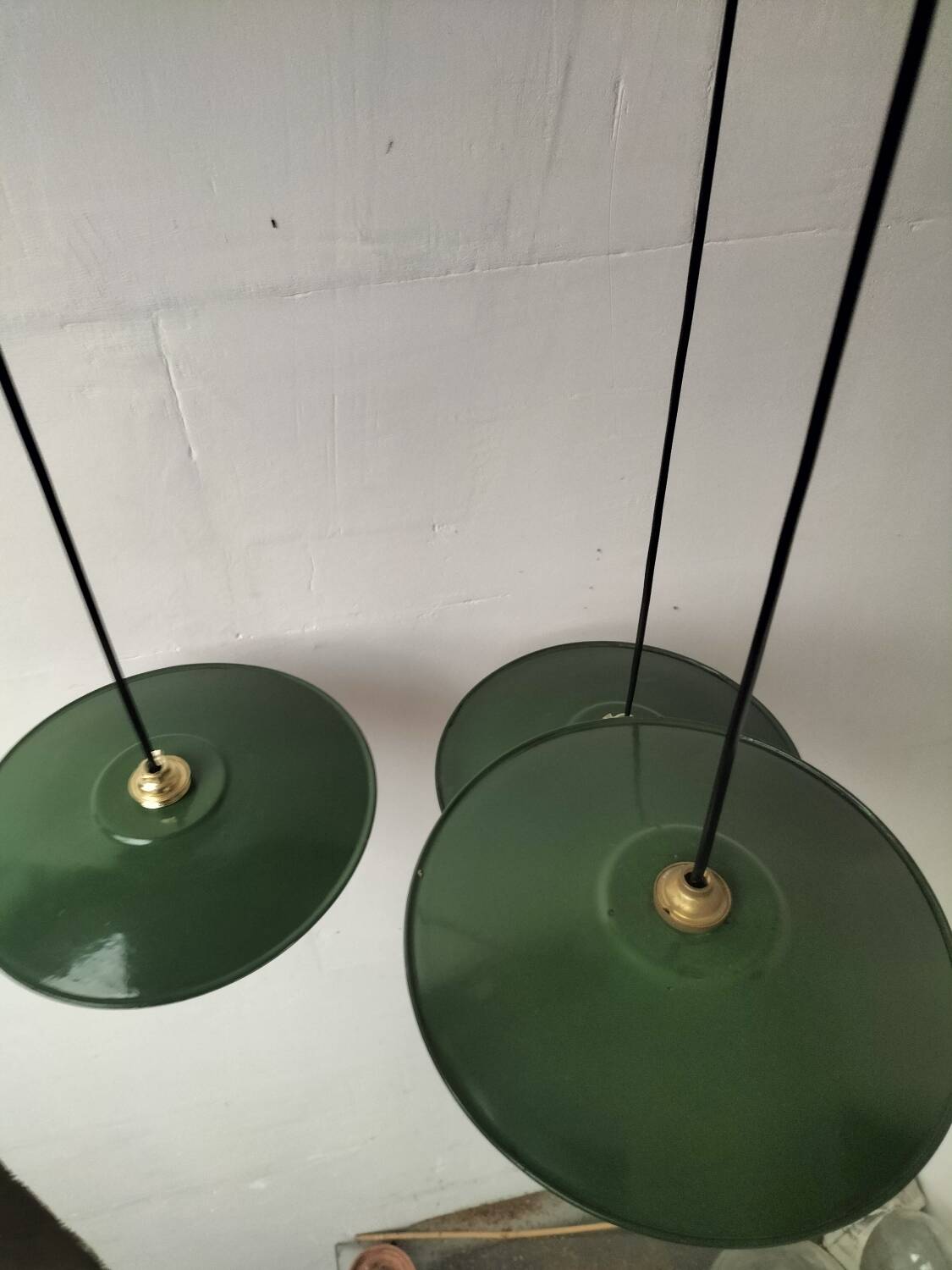 Enamelled sheet metal suspensions