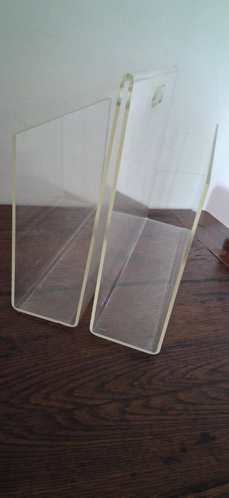Vintage magazine rack in transparent plexiglass from the 1970s.