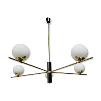 Lampadario con sfere opaline bianche, anni '60