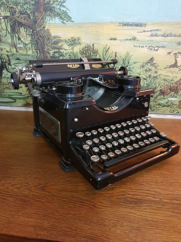 ROYAL typewriter