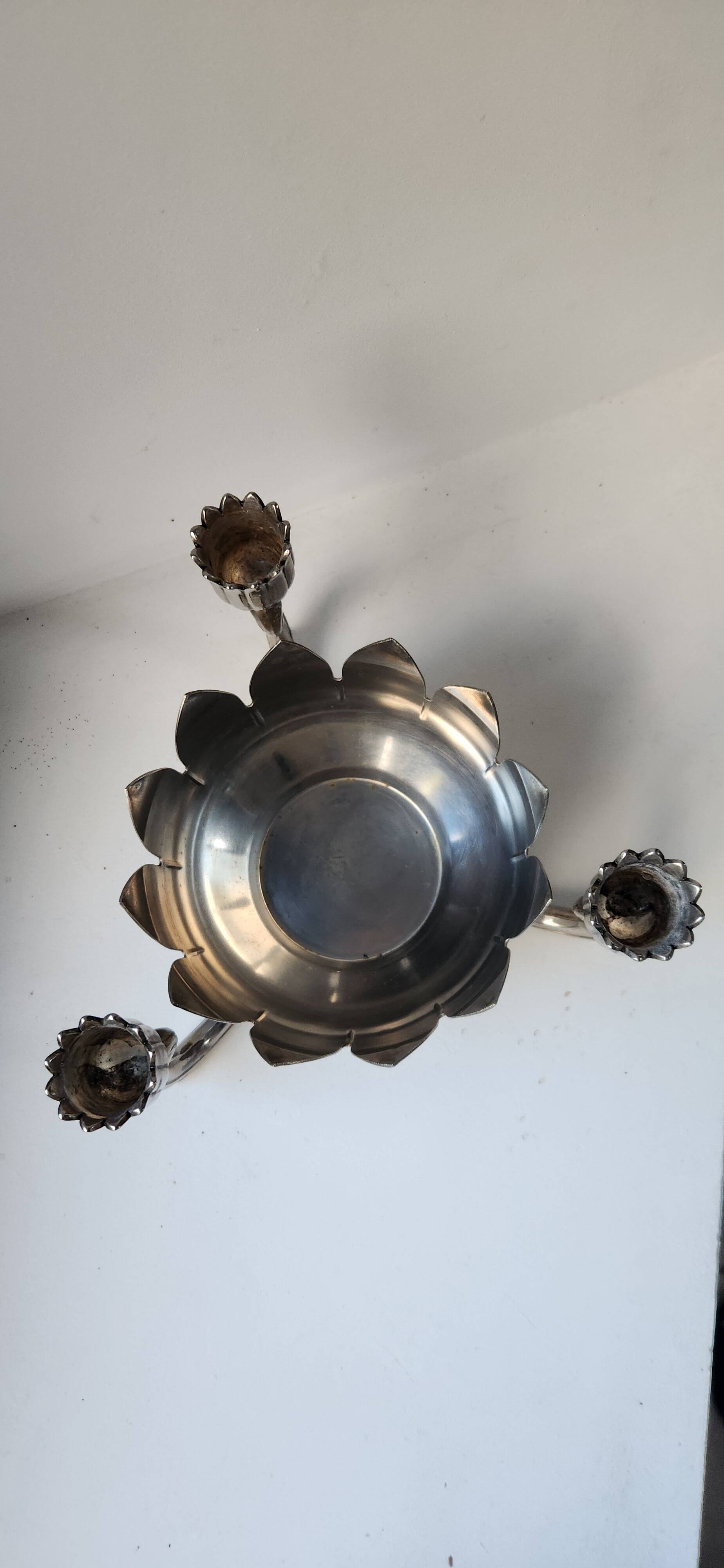 Candle holder in silver-plated metal, lotus shape.