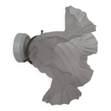 Wall light at 45° and its very elaborate frosted glass tulip