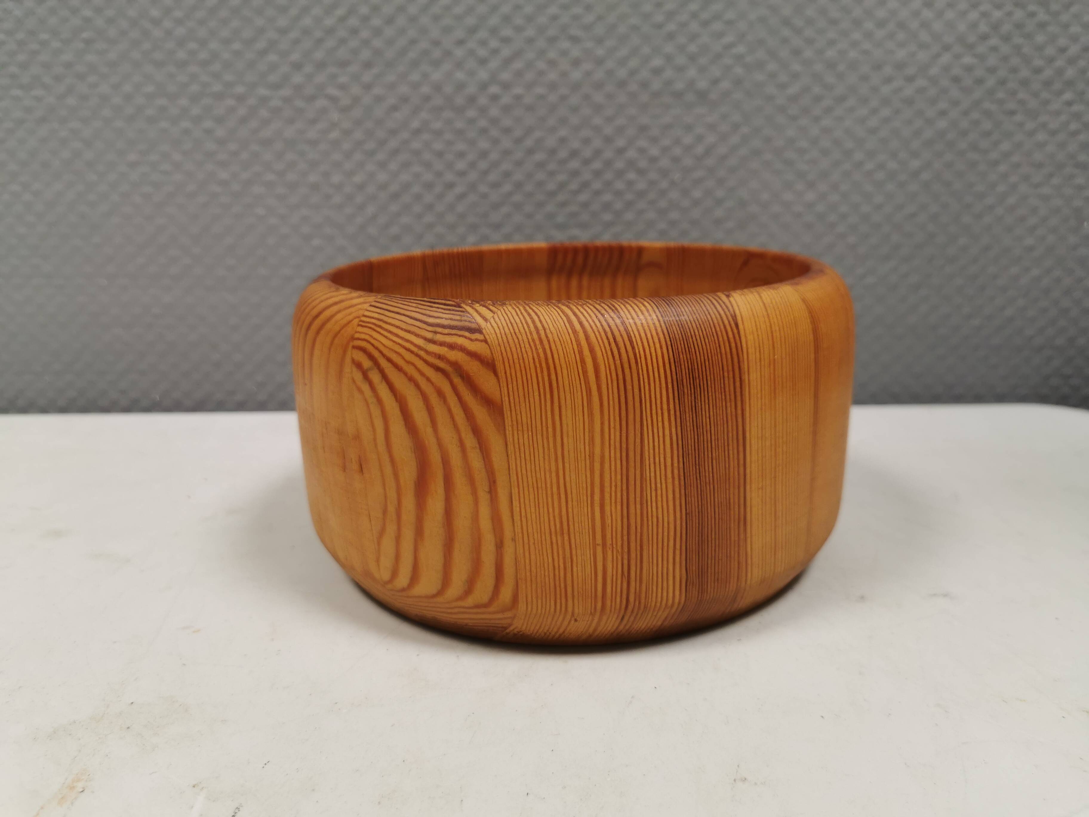Danish bowl in turned pine from the 1970s-80s.