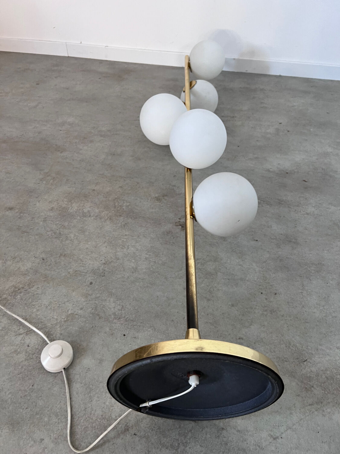 Old floor lamp in brass and opaline design from the 70s Max Bill lamp