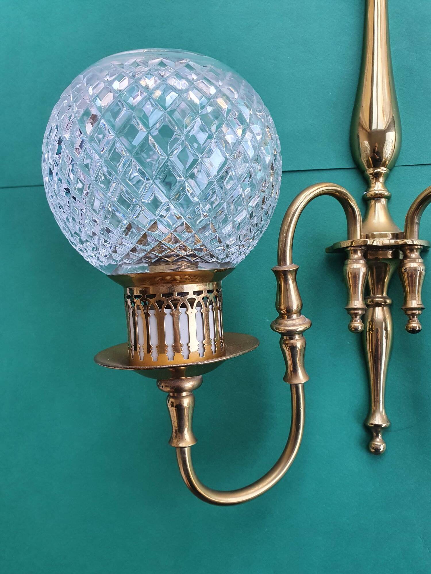 Two-light wall light gold with antique crystal globes