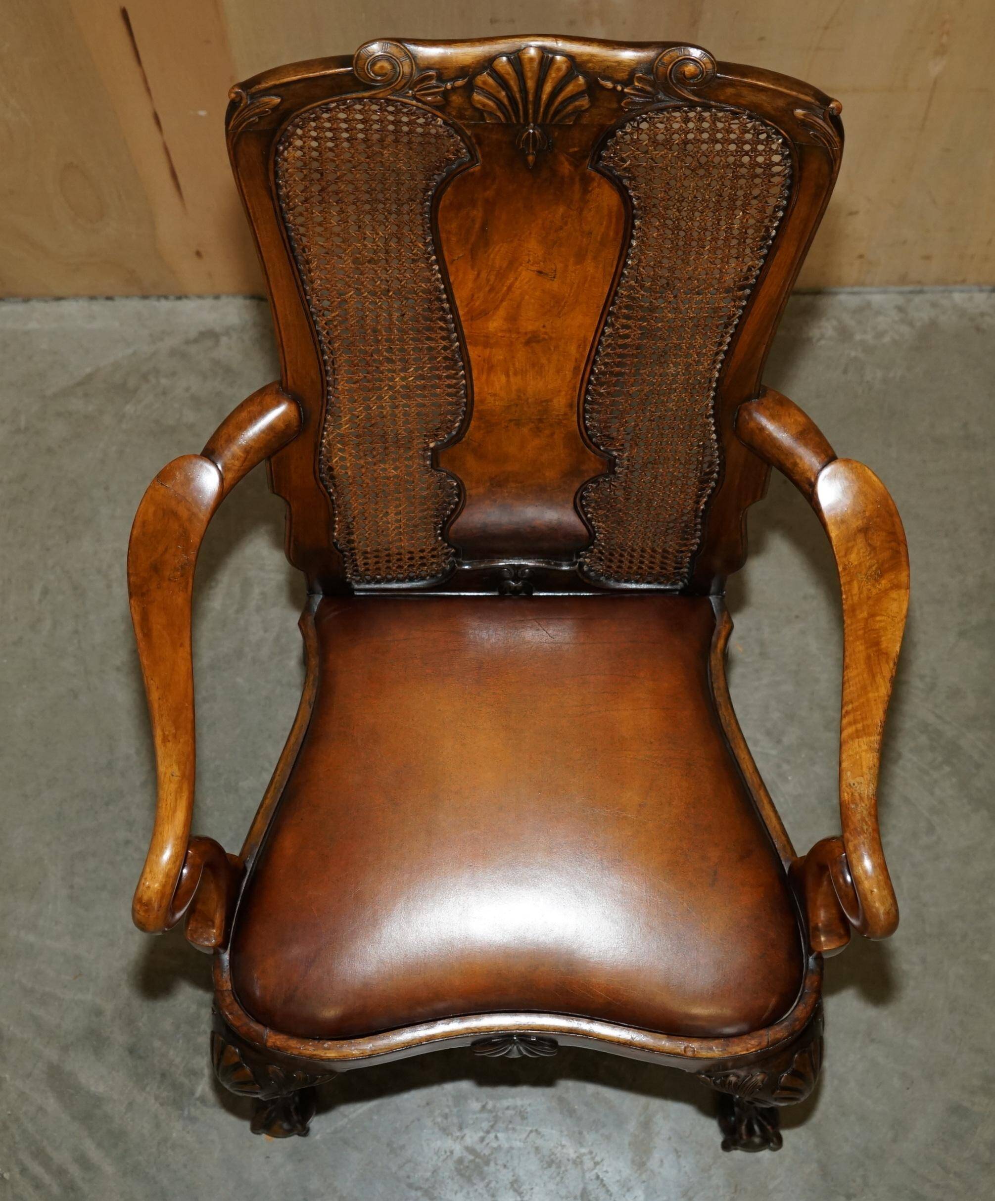 Fauteuil Bergère Antique Thomas Chippendale sculpté Claw & Ball cuir