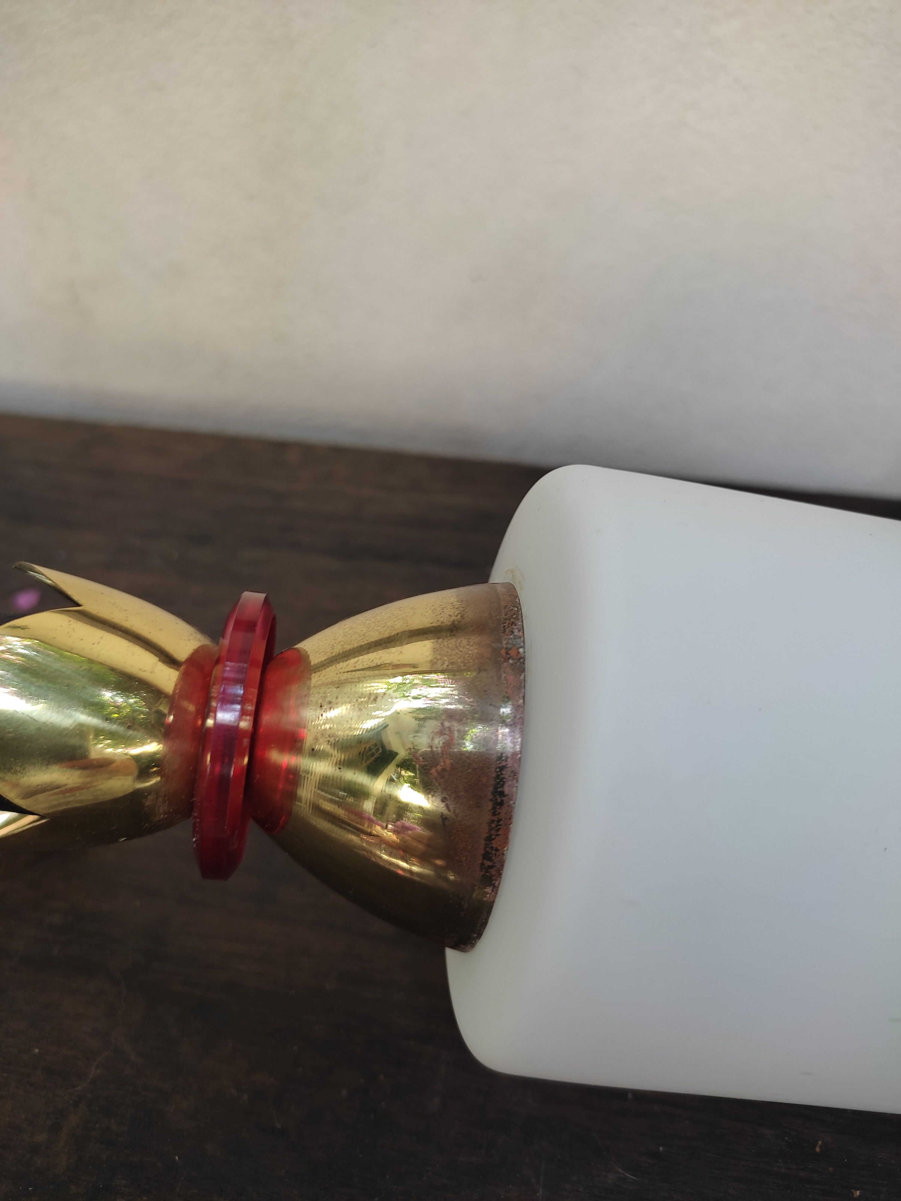 Flare wall with opaline