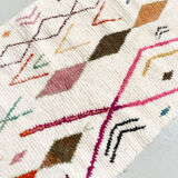 Tapis berbère marocain azilal écru à motifs multicolores 143x96cm