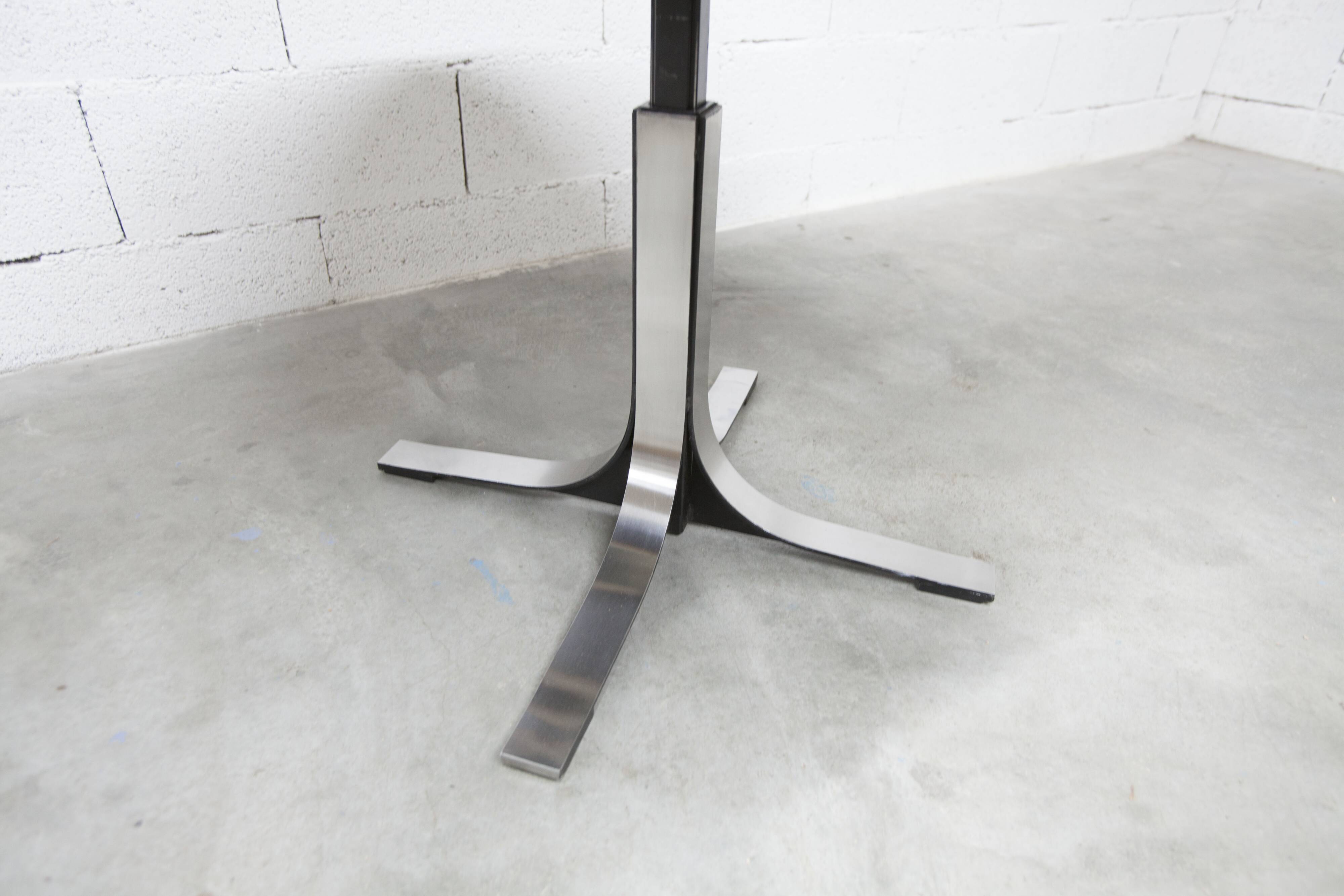 Round table rises and lowers Osvaldo Borsani black and chrome with extension