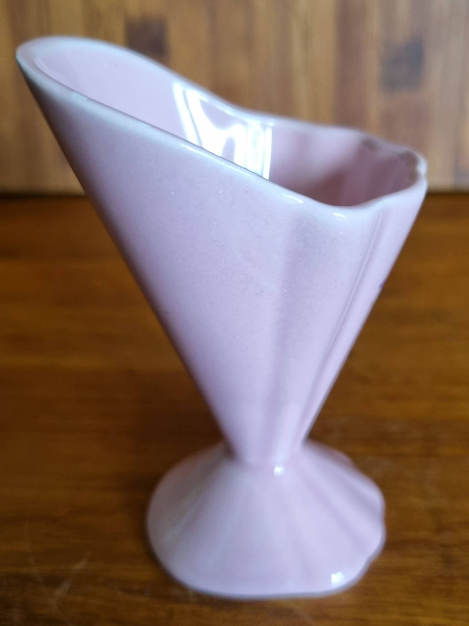 Petit vase rose forme drapée vintage