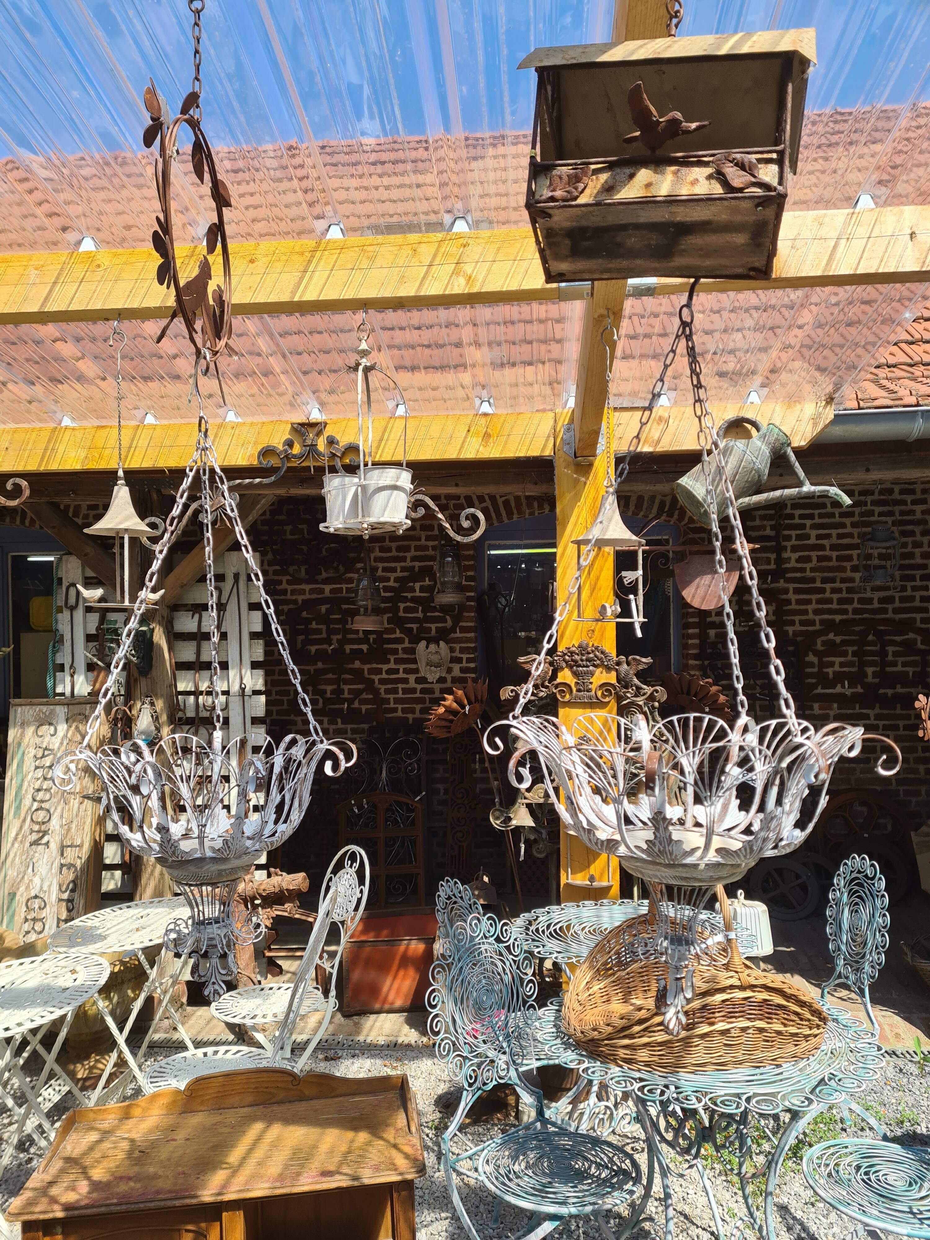 Suspensions for iron flowers