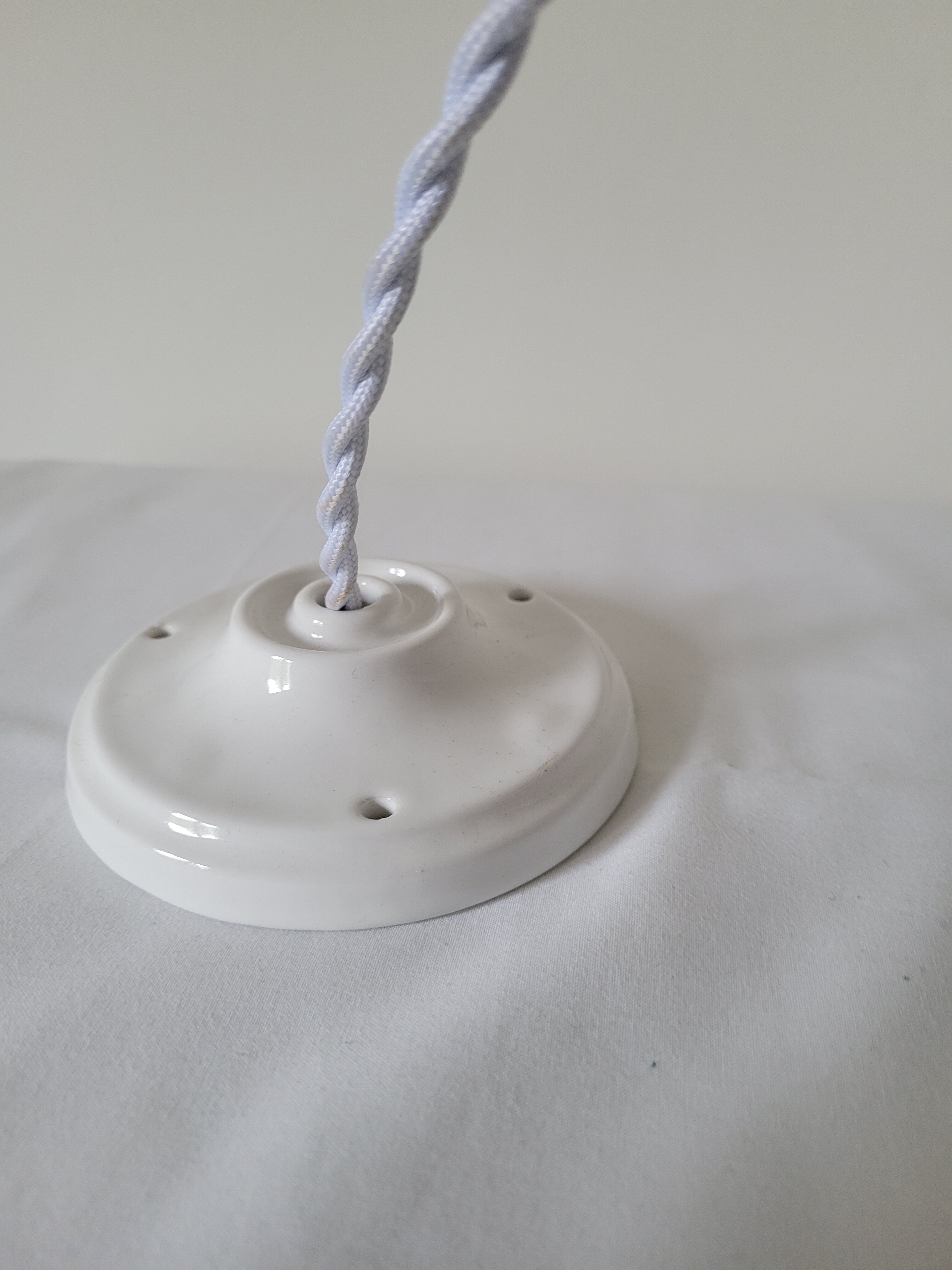 Suspension in opaline and teak