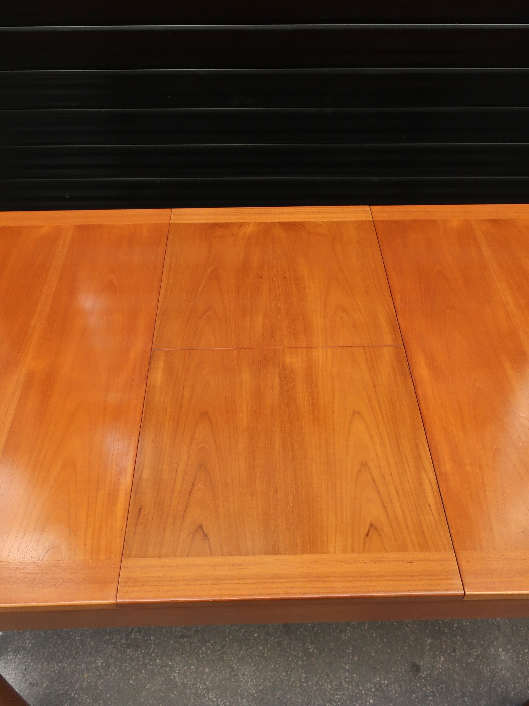 Nathan furniture dining table in 60s teak with butterfly extension