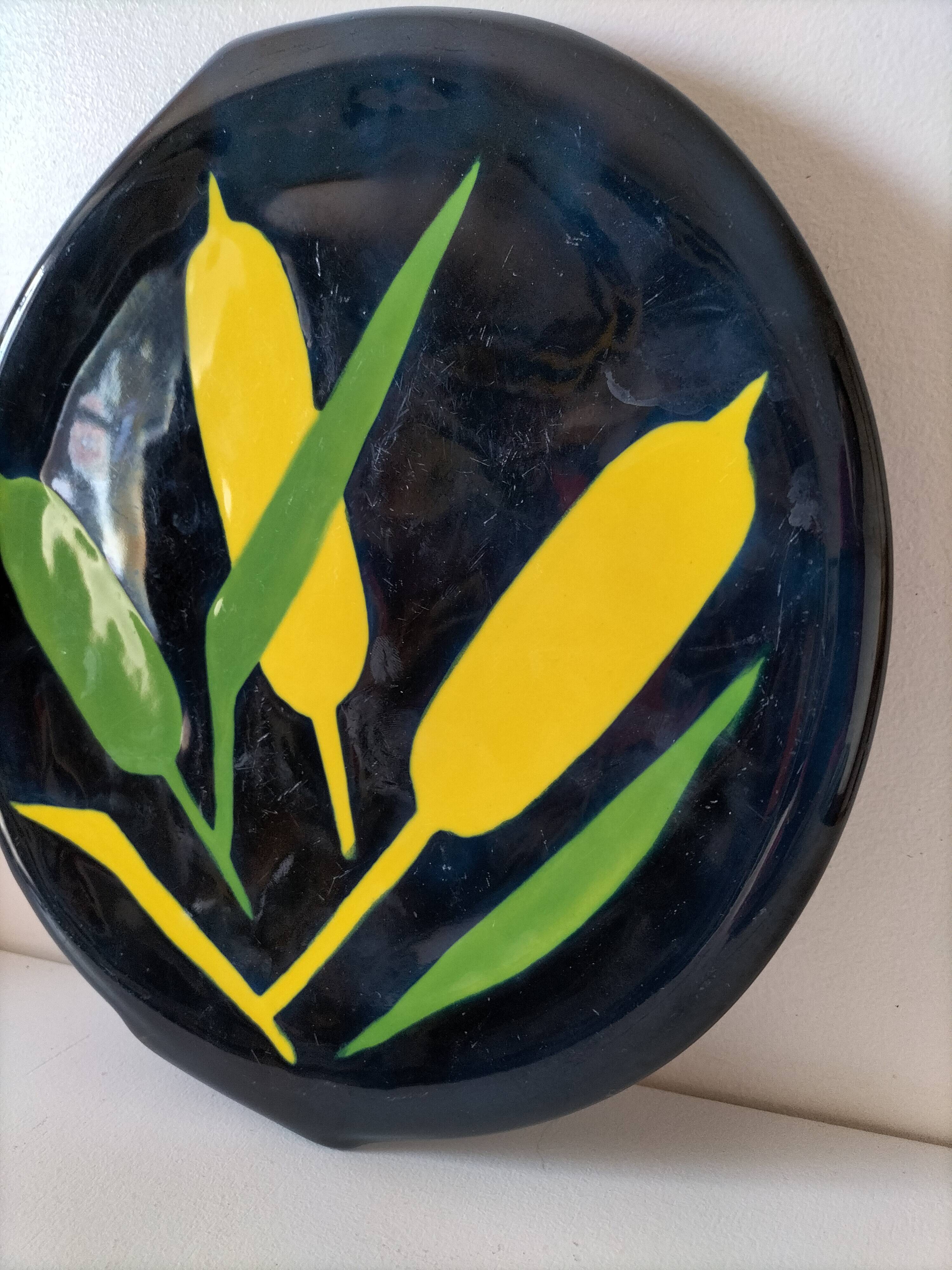 Decorative ceramic dish