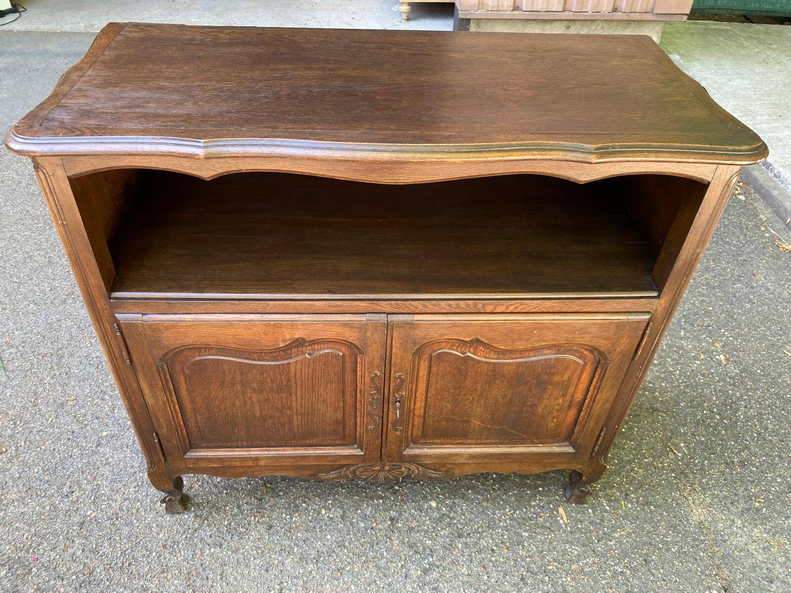 Louis XV buffet in dark oak from the 1930s.