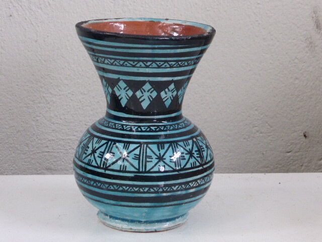 Nice oriental vase, black geometric patterns on blue background, vintage